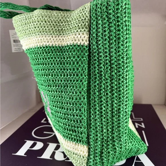 Icing Green and Pink Tote Bag with Playful Beach Design - Picture 6 of 9